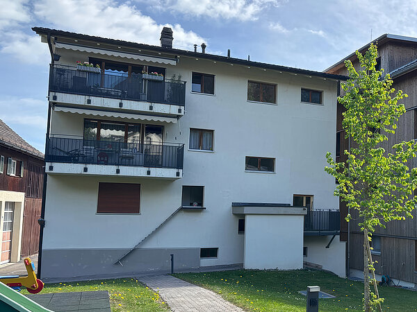 MFH Haus 1982 Glocke, Grabs