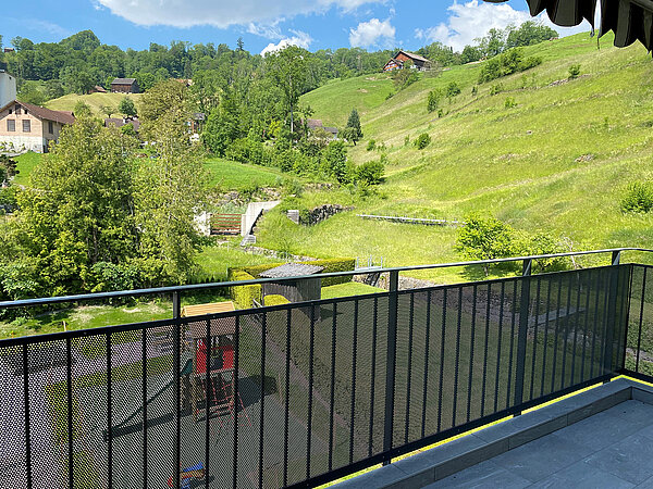 MFH Haus 1982 Glocke, Grabs